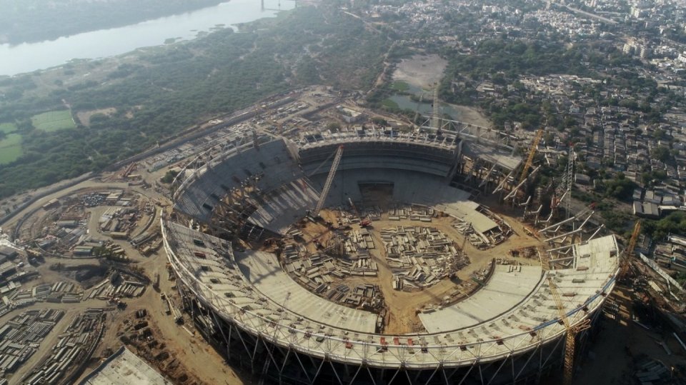 V Indii budovaný obří kriketový stadion